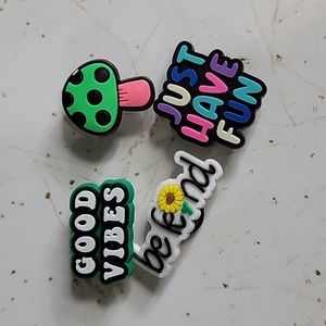 NEW! 4PC good vibes croc charms
